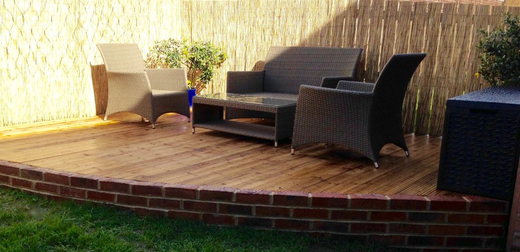 decking,decked area,decking,installers,Stockton,Middlesbrough,Darlington,Green Onion Landscaping,curved decking, Teesside, Stockton, gardens, design, garden architect, alfresco dining, County Durham, North Yorkshire,