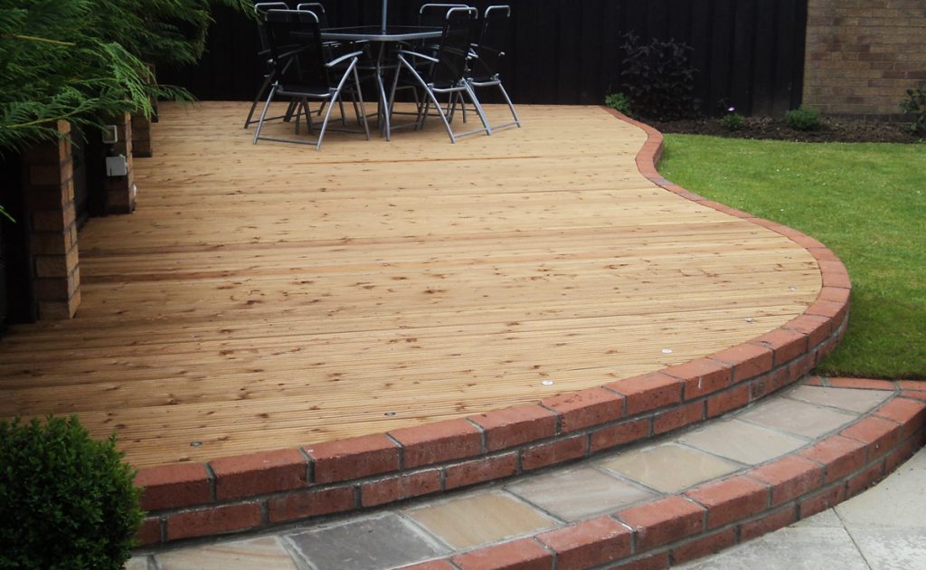 decking, turned, decking, cobbled edging, timber decking, cedarwood decking., cedarwood, decked area, decked, deck boards, landscape design, landscaping, landscape gardener, Green Onion landscaping, Stockton, Teesside, Darlington, Middlesbrough, County Durham,