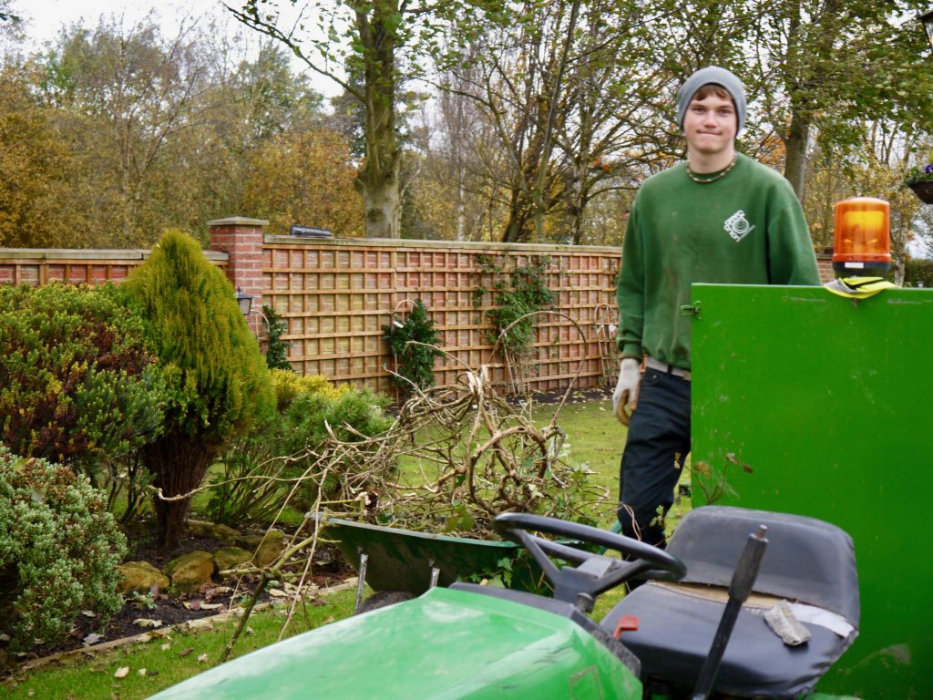 garden maintenance, garden tidy, garden clearance, landscaping, landscapers, Green Onion Landscaping, Stockton,Middlesbrough, Darlington, Teesside, hedge cutting, tree felling, weed removal, borders dug