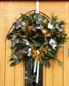 white-gold-wreath-xmas-christmas-wreaths-stockton-teesside-delivery-local-fresh-handmade-Darlington-Green-Onion-Landscaping
