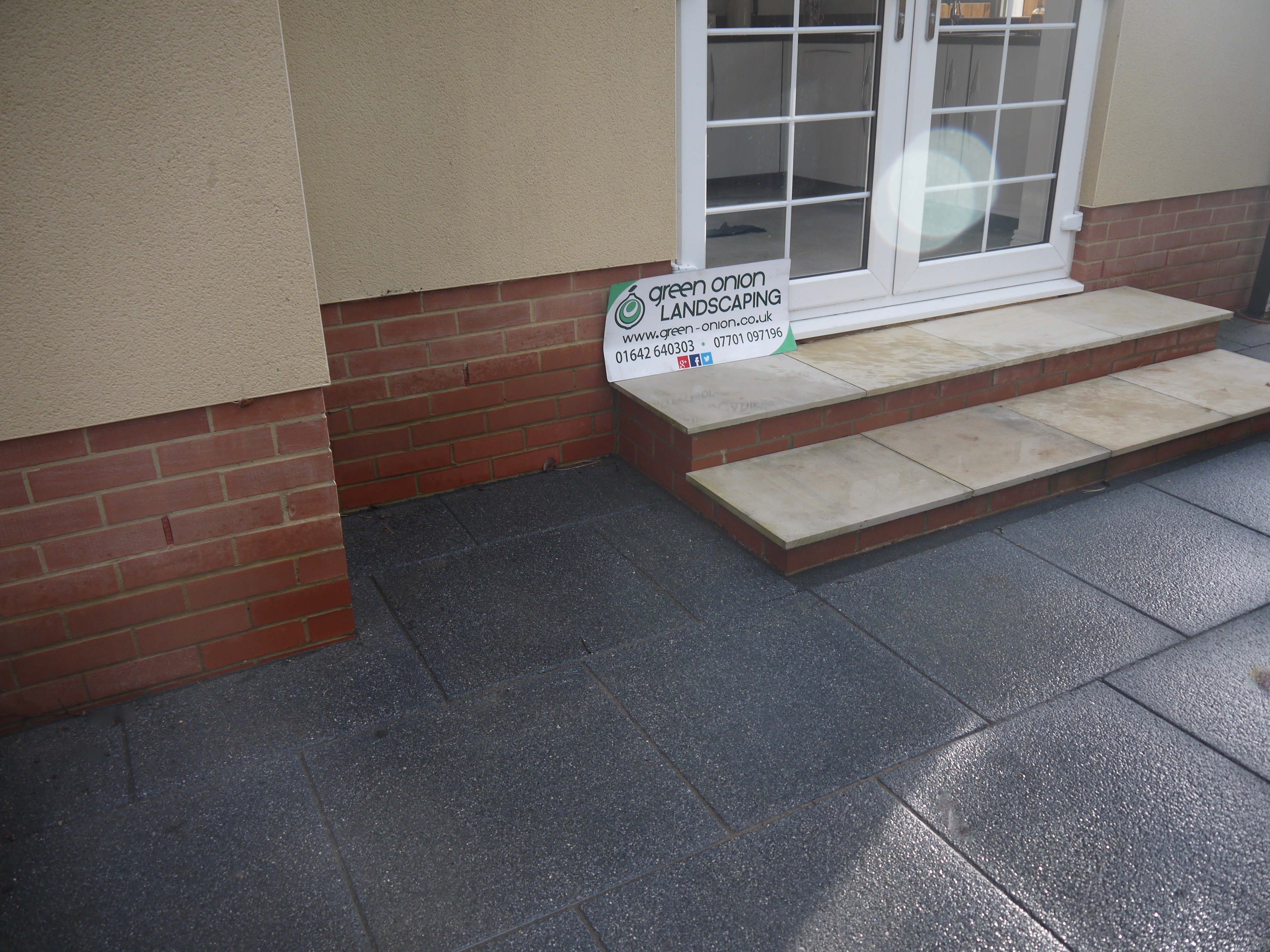 Contemporary patio design in Marton Middlesbrough Contemporary patio design in Marton Middlesbrough with charcoal paving and pebble edging