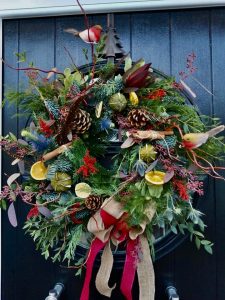 Christmas-wreaths-real-foliage-green-onion-landscaping-teesside-stockton-darlington-robins-oranges-cinnamon-landscaping-fresh-beautiful