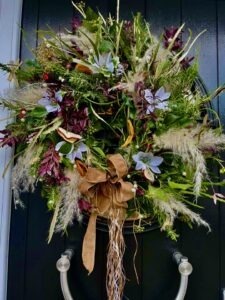 standard-christmas-wreaths-local-real-fresh-traditional-gold-white-Green-Onion-Landscaping-County-Durham-mauve-poinsettia
